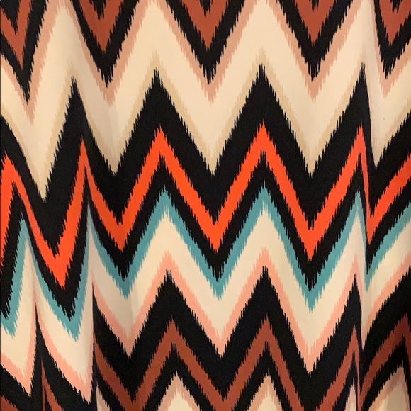 Lularoe lynnae - Picture 2 of 3